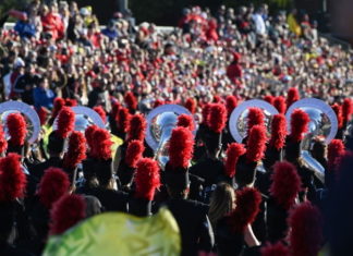 Desertan músicos salvadoreños Desfile en LA Impactolatin