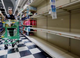 El COVID-19 provoca en Puerto Rico temor a escasez de alimentos y medicinas Impactolatin