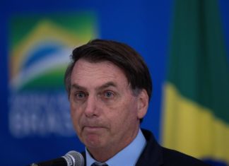 Bolsonaro menosprecia el avance del COVID-19 y exige el fin del aislamiento EFE