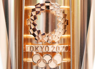 ARDE LA ANTORCHA OLIMPICA