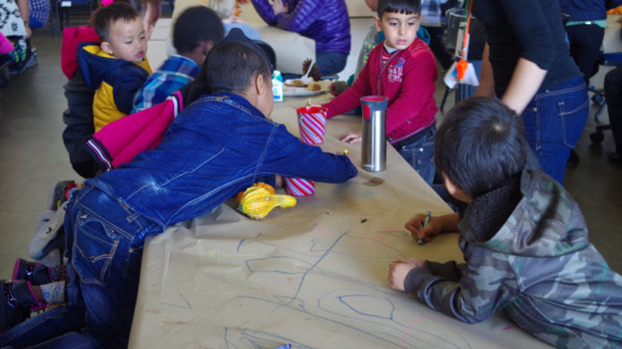 Diecinueve niños inmigrantes en refugio de Chicago dan positivo a COVID-19