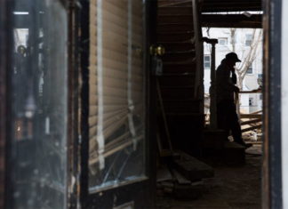 No hay alivio del coronavirus para los trabajadores indocumentados detrás del boom de la construcción de Filadelfia No hay alivio del coronavirus para los trabajadores indocumentados detrás del boom de la construcción de Filadelfia