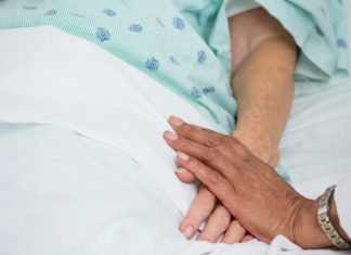 Falta de profesionales de cuidados paliativos causa dolor extra a pacientes de COVID-19 Falta de profesionales de cuidados paliativos causa dolor extra a pacientes de COVID-19