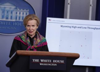 Experta de la Casa Blanca afirma que el distanciamiento social seguirá este verano