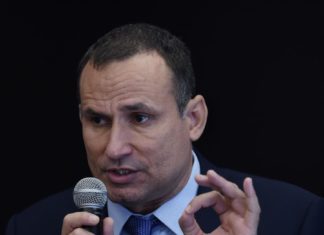 Portavoz de grupo opositor cubano llega con asilo a Estados Unidos