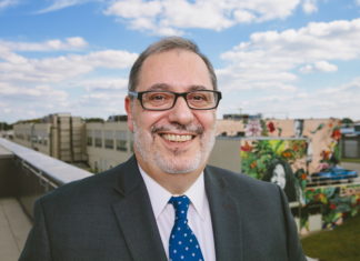 Querida comunidad y familia de Esperanza foto del reverendo Luis Cortes