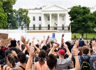 Los gritos de «no puedo respirar» llegan hasta la Casa Blanca