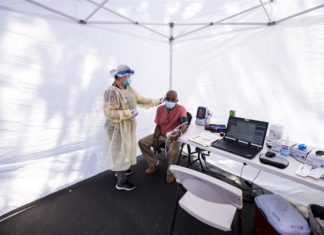 La mayoría de estadounidenses creen que no hay suficientes test de COVID-19