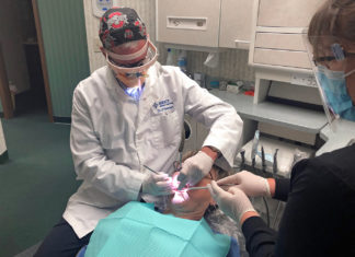 En medio de la pandemia, dentistas vuelven a atender con miedos y dudas