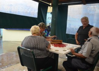 Los latinos son los que dedican más tiempo a cuidar de sus dependientes.