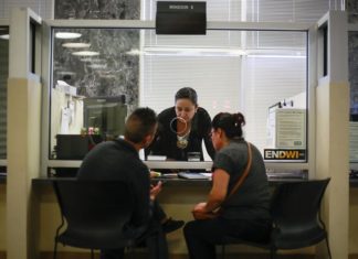 Principales ciudades de Colorado darán licencias de conducir a indocumentados