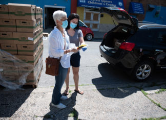 Este programa de voluntarios de Norris Square ha entregado casi 100,000 bolsas de comestibles.