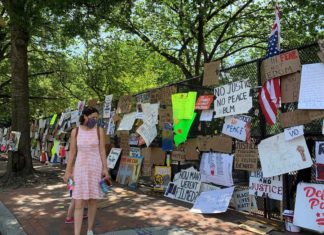 La valla que «protesta» contra Trump