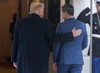 Trump quiso retirar su apoyo a Guaidó por parecer un «niño», según Bolton.