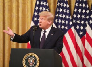 Trump lamenta «horrible» decisión del Supremo sobre DACA y pide votar por él