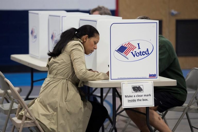 En Nuevo México mujeres ganan las elecciones primarias.