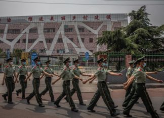 Un nuevo brote en el principal mercado de Pekín dispara las alarmas en China.