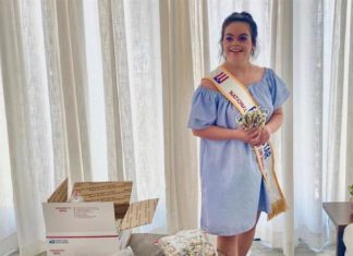 Modelo boricua con síndrome de Down dona mascarillas a hispanos en Nueva York