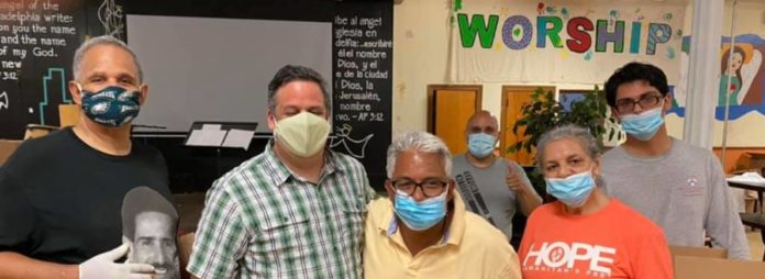 locales-despensas-Easter-Outreach-voluntarios