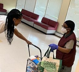 Las personas mayores en Mount Olivet son apoyadas durante la crisis.