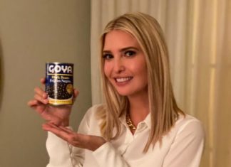 Trump posa con frijoles y otros productos de Goya en medio del «boicot»