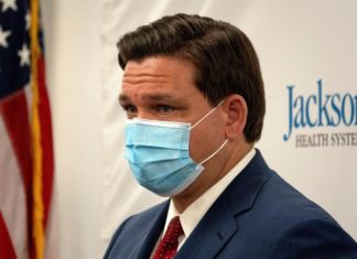 Increpan al gobernador de Florida: «No haces nada» para frenar la COVID-19.