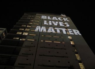 Arrestan en Florida a hombre que amenazó con matar afroamericanos en marchas.