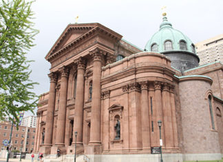 Reverendo Nelson J. Pérez será investido con El Palio por el Arzobispo Christophe Pierre, Nuncio Apostólico de los EEUU