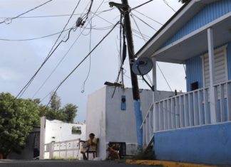 Más de 100.000 abonados se quedan sin luz en Puerto Rico a 24 horas de ciclón.