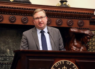 Brian Abernathy dimitió a su cargo, con fecha efectiva al cuatro de septiembre 2020.