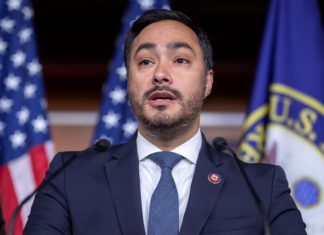 “Menor atención de la violencia policial a latinos”: Congresista Castro