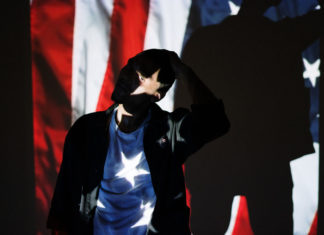 Suspenden a directora hispana por discriminar a un niño negro