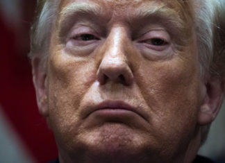 La Casa Blanca insinúa que funcionarios de inteligencia van por Trump