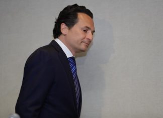 Exdirector de Pemex sale del hospital al que ingresó tras su extradición