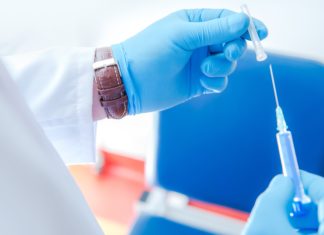 Pocos adultos latinos se vacunan contra la culebrilla