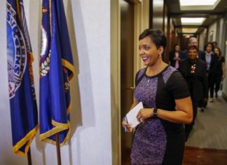 Alcaldesa de Atlanta ordena abordar disparidad racial acentuada por el virus