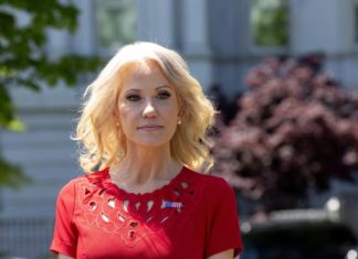 Conway, una de las figuras más mediáticas del gobierno Trump, deja su puesto.