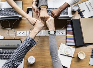 Cómo ascender puestos sin despertar rencillas