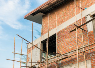 La ciudad apoya viviendas asequibles, viviendas y servicios para personas sin hogar.