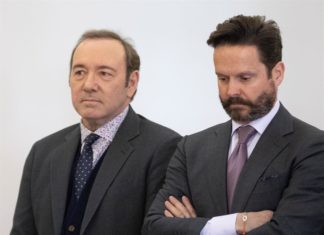 El actor Anthony Rapp y otro hombre demandan a Kevin Spacey por asalto sexual