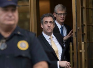 Trump llamó “estúpidos” a latinos, según libro