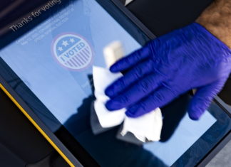 Estados Unidos: la respuesta de los funcionarios a la pandemia ha afectado el derecho al voto