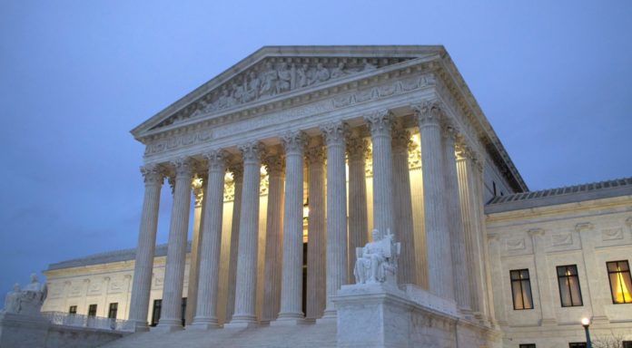 El Tribunal Supremo acepta ocuparse de la "carga pública" de Trump