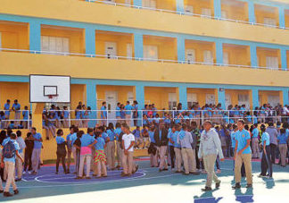 Padres apoyan regreso docencia presencial guardando protocolos