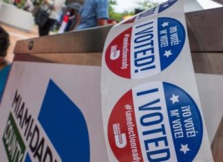 Un 16 % de los votantes latinos ya ha votado