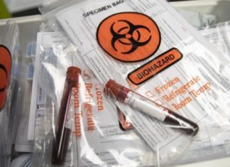 Eli Lilly frena por seguridad ensayos de terapia para COVID que elogió Trump