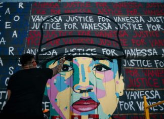 Artistas pintan murales en Houston para honrar la vida de Vanessa Guillén