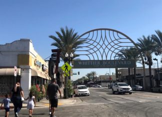 Cuatro barrios muy latinos, dos candidatos y una gran duda: quién ganará