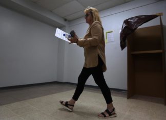 Comicios en Puerto Rico, ante reto del voto adelantado, demandas y confusión