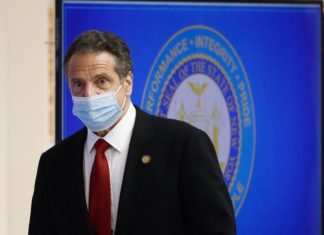 Cuomo denunciará a Trump si retrasa llegada de la vacuna a N.Y